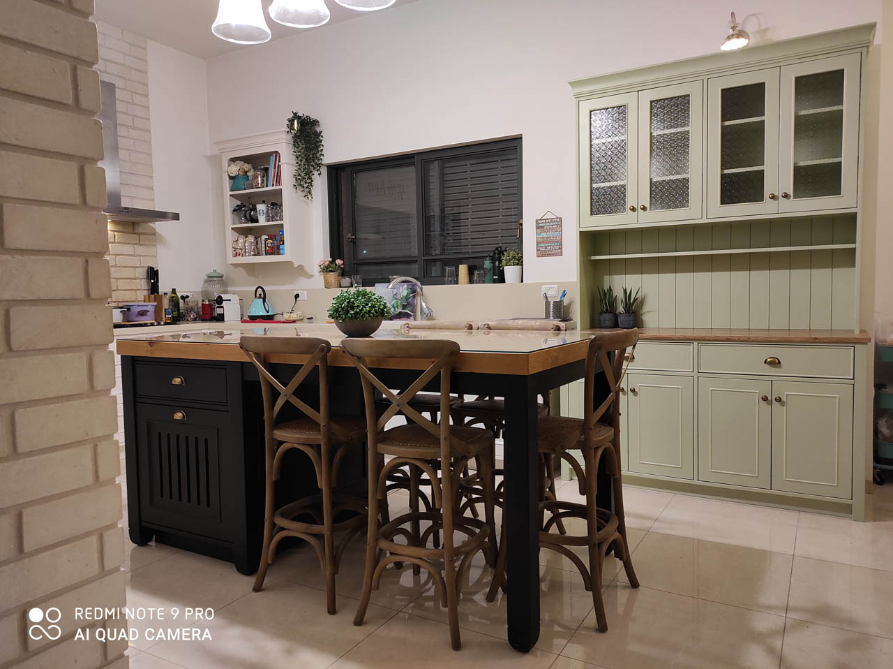 Kitchen-combined-wood-oak-black-island-grained-